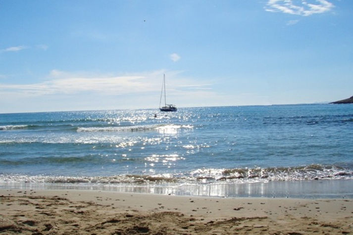 Famous sandy beach with very shallow water just 2 km away - children's paradise!