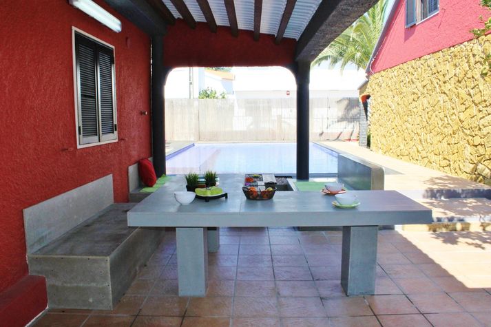 open air dining area