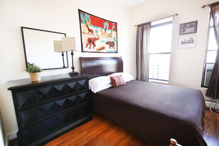 Bedroom 1 has 1 Queen Bed