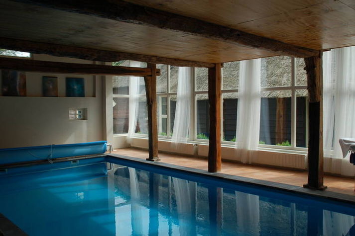 PoolOfHouse