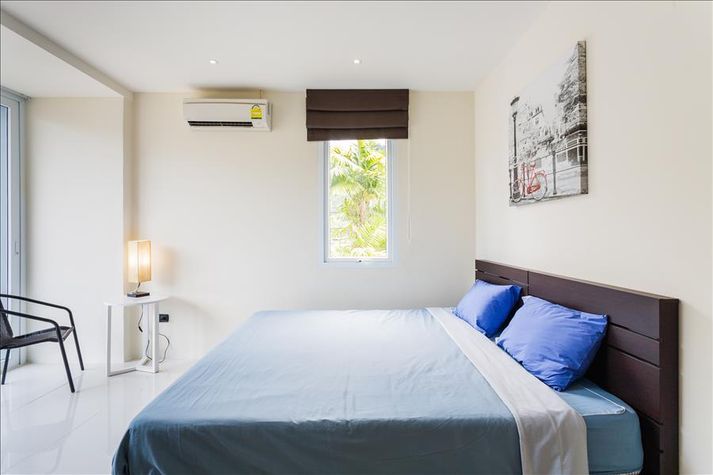 Queen size bed &amp; AC
Queen size bed &amp; AC