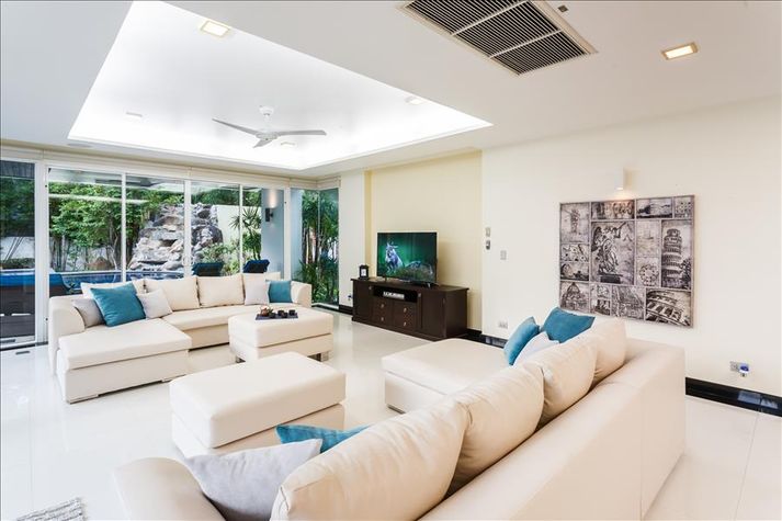 Living room with AC & fan.
Living room with AC & fan.