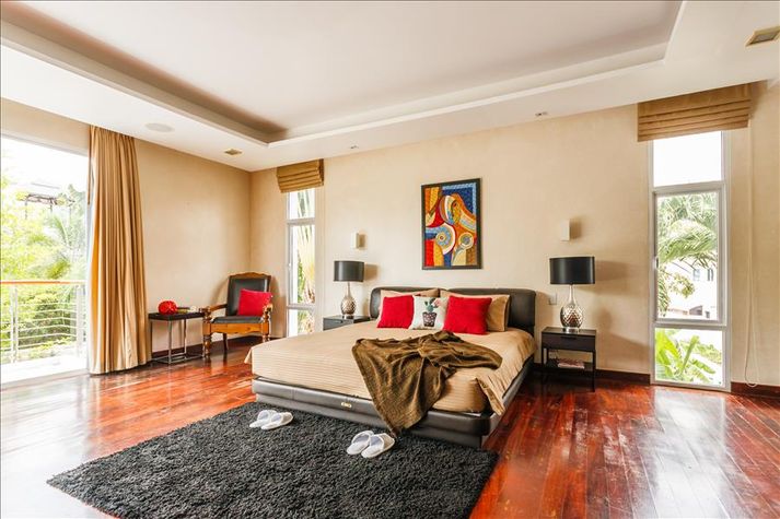 Master bedroom with balcony
Master bedroom with balcony