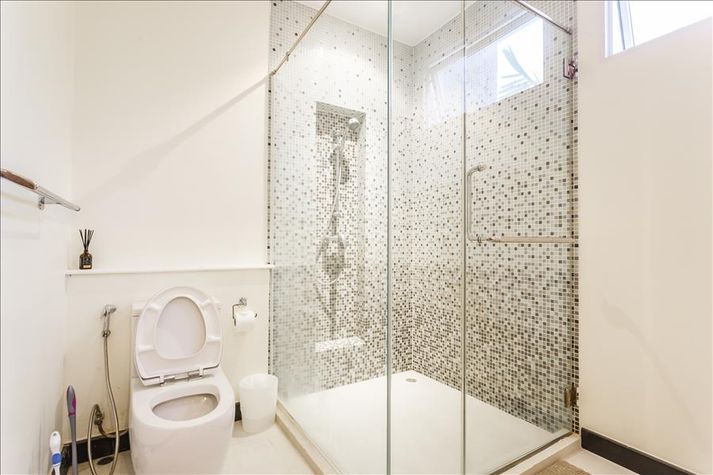 Enclosed shower
Enclosed shower