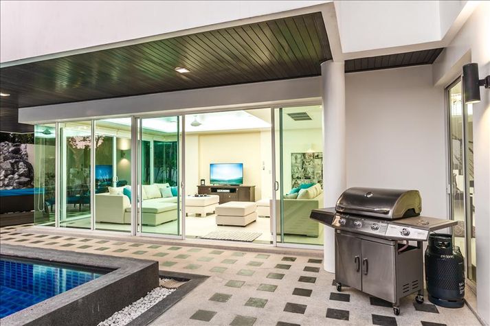 Patio with BBQ
Patio with BBQ