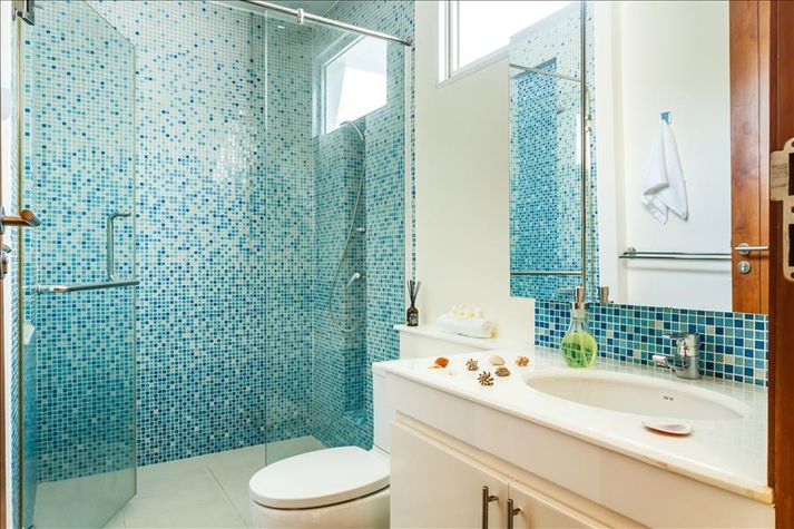 Enclosed walk-in shower
Enclosed walk-in shower