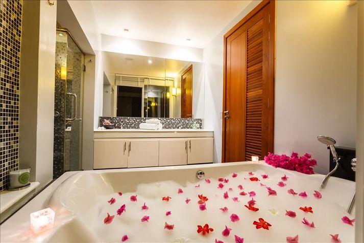 Jacuzzi for 2!
Jacuzzi for 2!