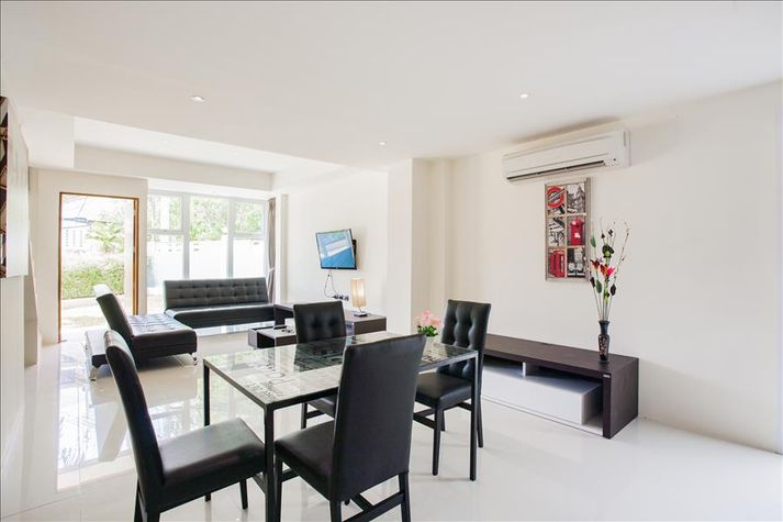 Dining area with AC
Dining area with AC