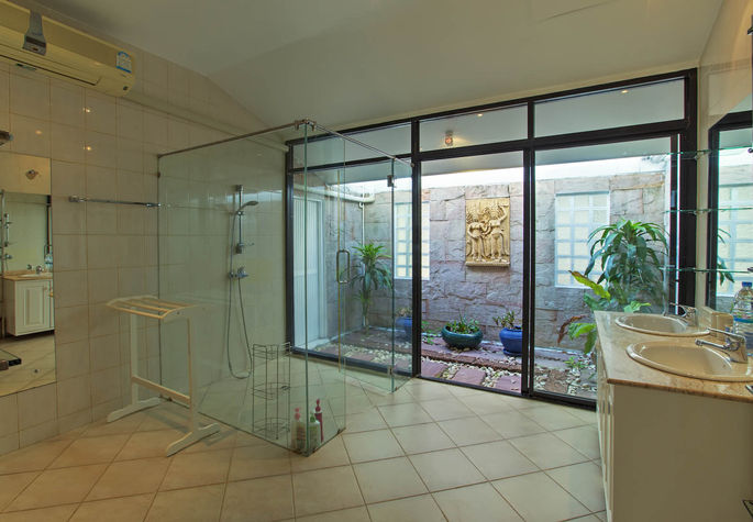 bathroom 1
bathroom 1