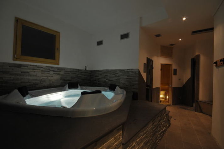 PoolOfHouse