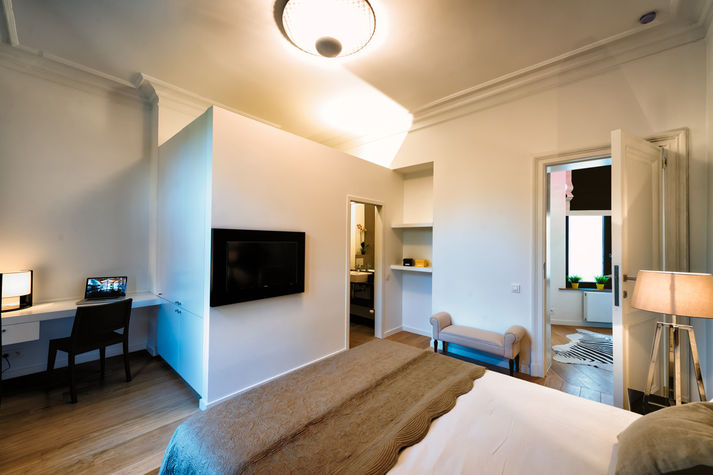 Bedroom with Queen Sized Bed / Flatscreen TV / Private Bathroom