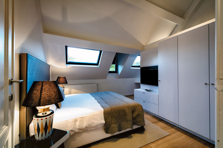 Bedroom with Queen Sized Bed / Flatscreen TV / Private Bathroom