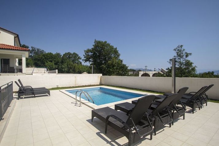 PoolOfHouse