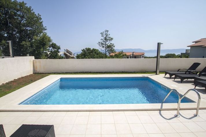 PoolOfHouse