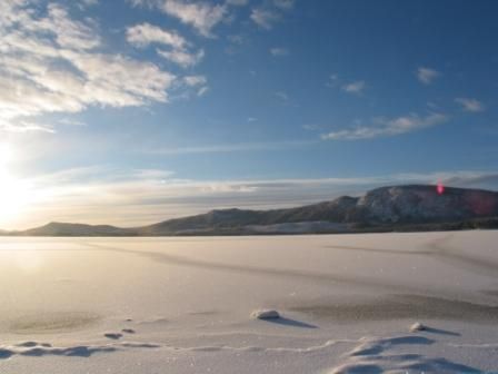 Der zugefrorene Fluss