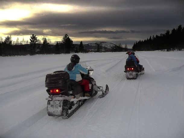 Safari mit Schneemobilen