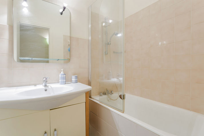 Vue sur la salle de bain