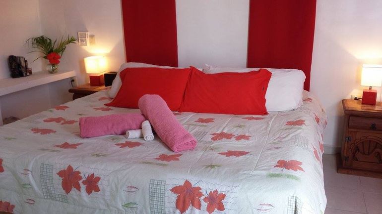 Bedroom with king size bed of the 2nd floor appartment