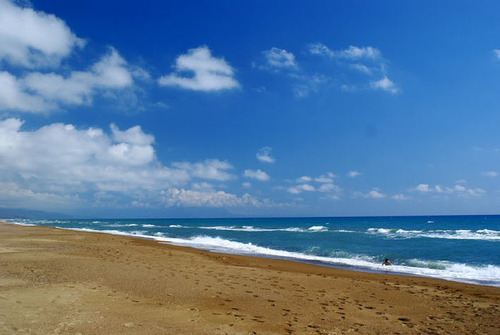 The beautiful Long Sandy beach that extends from Kyparissia in the South to Katakolo in the North