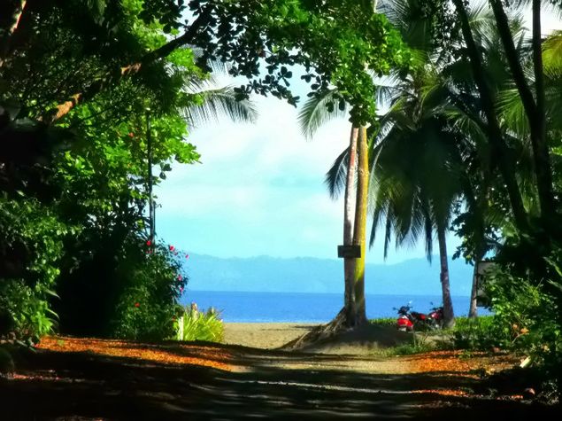 path from Casa Bella's gate to beach