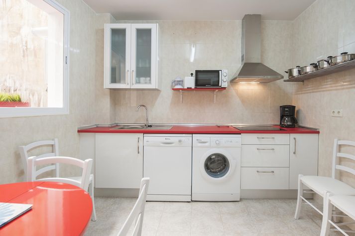 cocina-comedor totalmente equipada