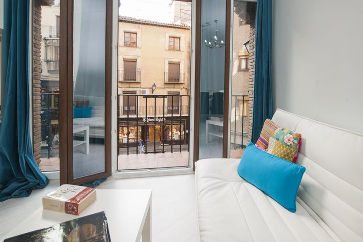 salon con amplia balconada