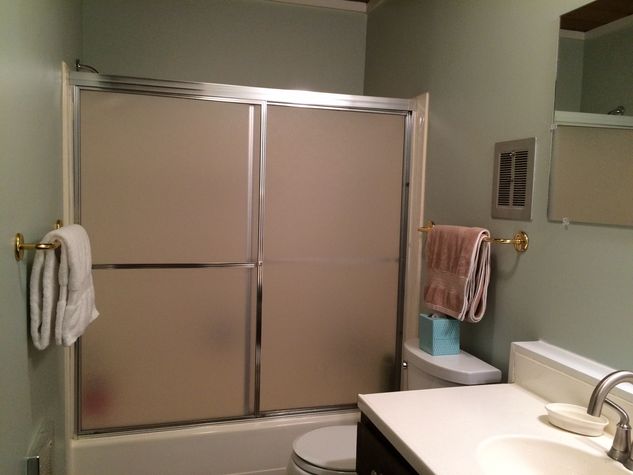 Back bathroom w/ full shower, and tub.