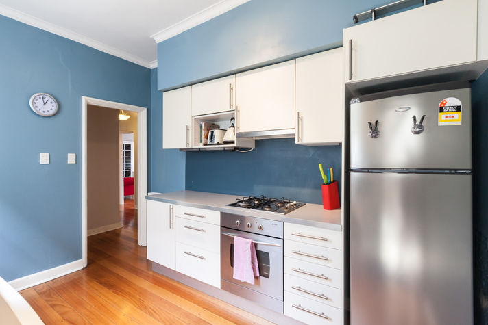 Kitchen with gas appliances
Plenty of space to cook