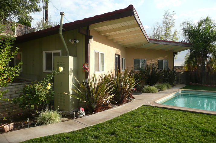 Your Fully Furnished Private Studio with Swiming Pool and your own separate entrance