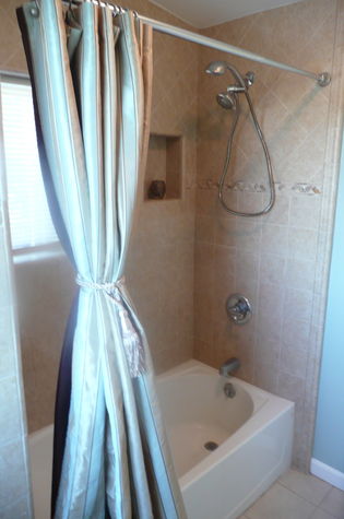 Full separate bath
