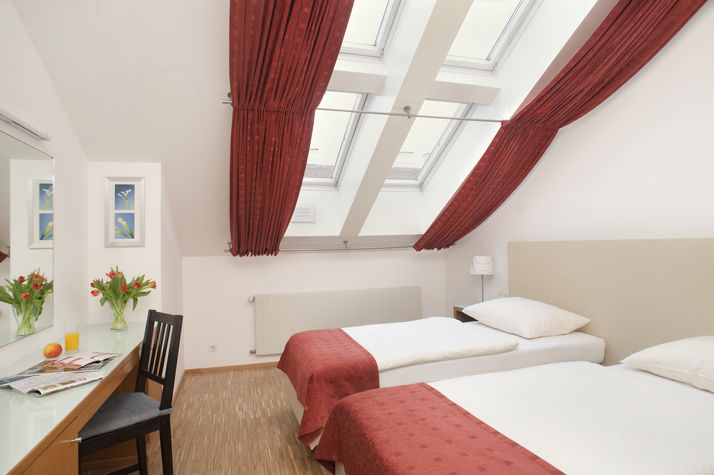 Bedroom with variant 2 single beds