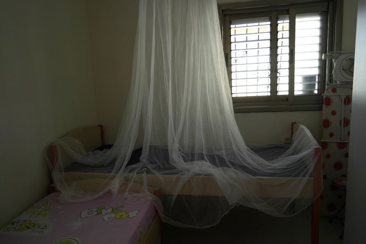 Kidds bedroom with 4 beds