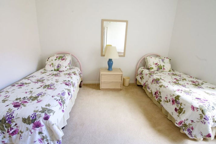 Twin bedroom