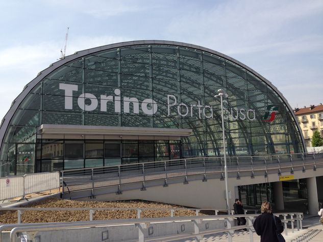 Train Station Porta Susa - 5 min with bus line 57