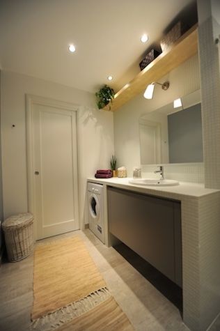 Large bathroom with washing machine