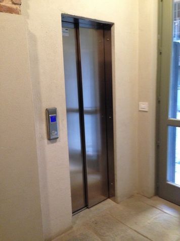 Elevator (wheelchair size compatible)