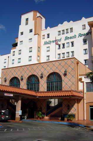 Amazing 3-stars Condominium Complex!