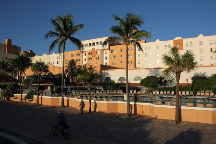 Beautiful Condominium located on Hollywood Beach!