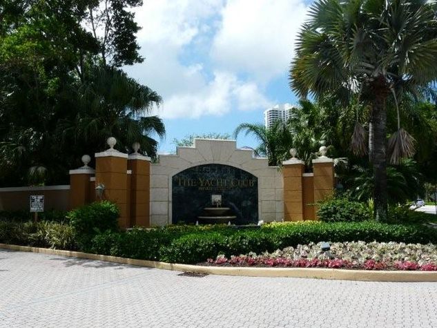 Yacht Club Aventura