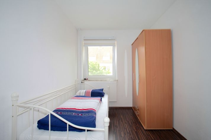 guest room -4-