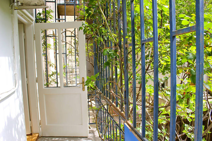 balcony