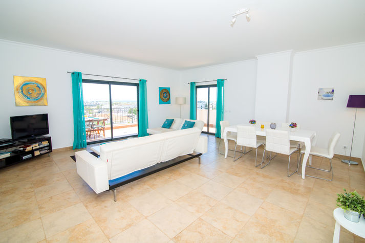 Living Room & dinning area