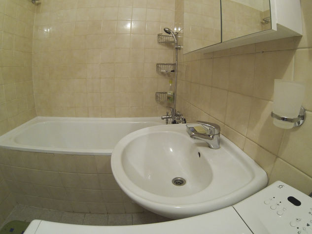 A nice bathroom with washing machine