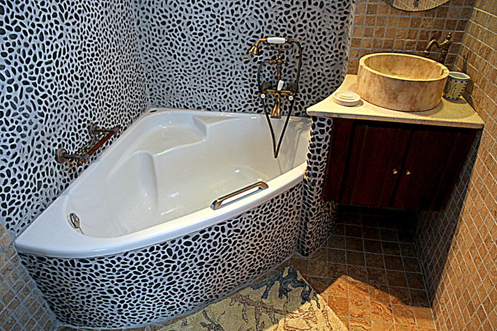 Master Bathroom at the upper level with pebbles