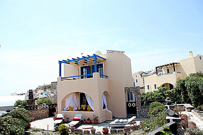 Endless blue sky all around Villa Athena