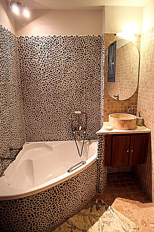 Master Bathroom 2 upper level with pebbles