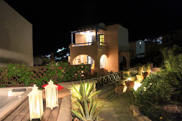 Have a drink and relax at the Garden and Amazing Jacuzzi area