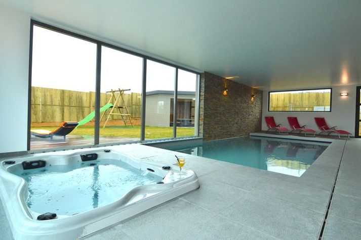 PoolOfHouse