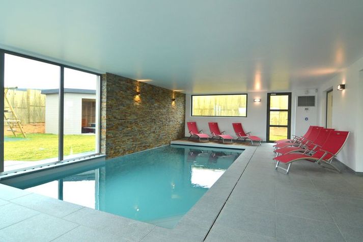 PoolOfHouse