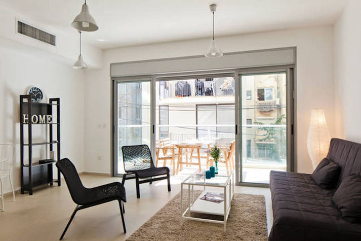 Spacious living room